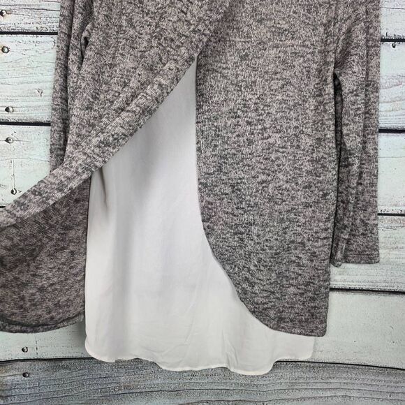 Francesca’s Charlie M Gray Knit Chiffon Hem Top - Picture 4 of 7